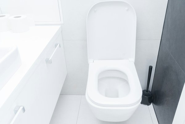 Wie kann man elegante Kopfbedeckungen mit modernen Outfits kombinieren?