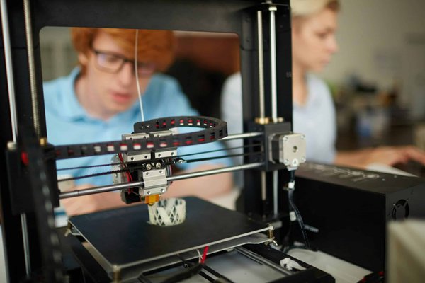 Wie kann man Virtual Reality zur Gestaltung von interaktiven Museumsführungen nutzen?