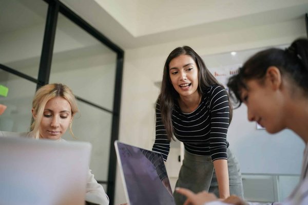 Wie nutzt man Sportpsychologie, um die Teamdynamik im Fußball zu stärken?